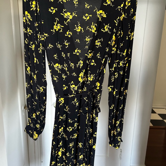 Ganni XS wraparound dress in black with yellow floral print - Picture 5 of 6